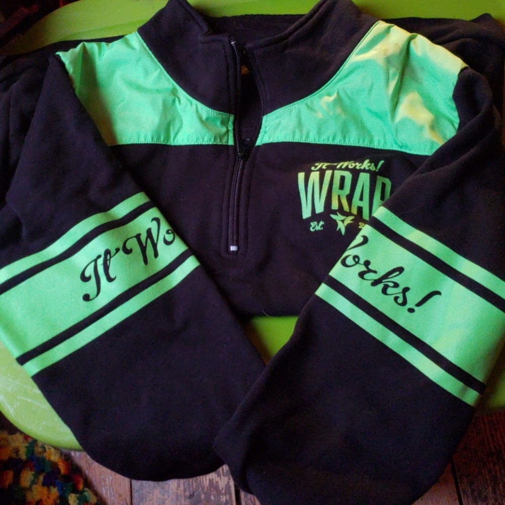 It works pull over hoodie